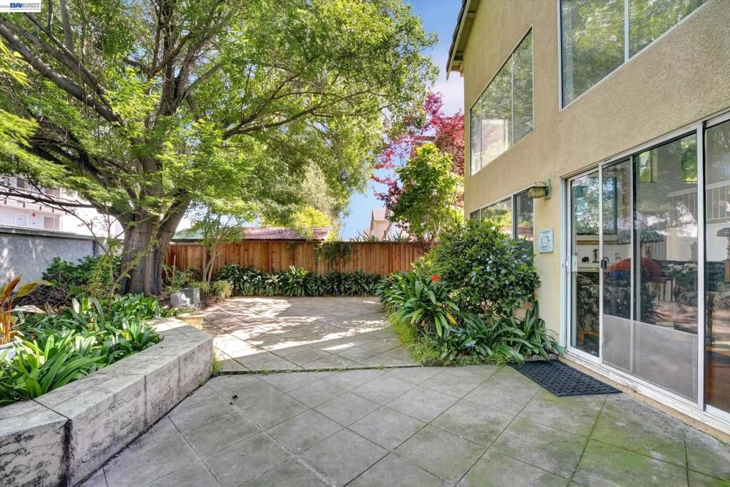 Image 37 of property listing at 15916 Bayberry Ln, San Lorenzo, CA 94580