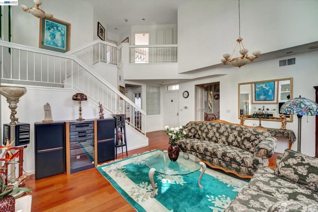 Image 6 of property listing at 15916 Bayberry Ln, San Lorenzo, CA 94580