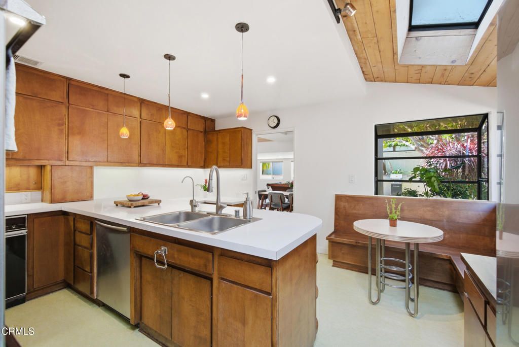 Image 17 of property listing at 4913 Terry Drive, Ventura, CA 93003