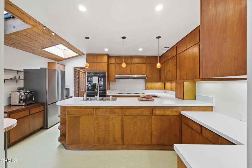 Image 18 of property listing at 4913 Terry Drive, Ventura, CA 93003