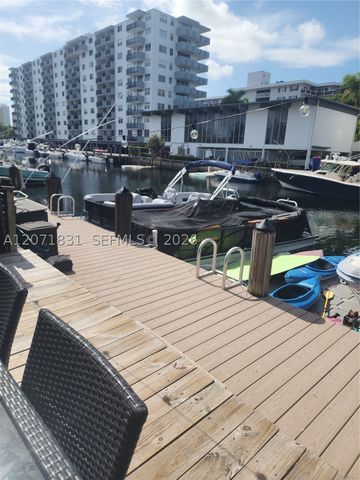3600 NE 167th St 19, North Miami Beach, FL 33160