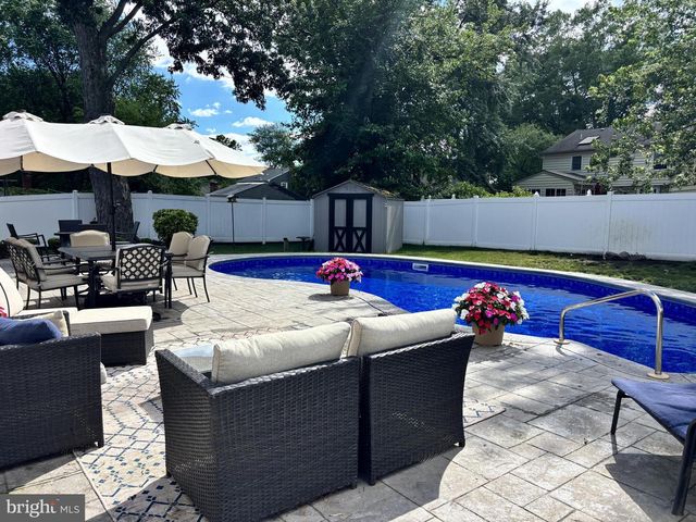108 PINE VALLEY RD, Cherry Hill, NJ 08034