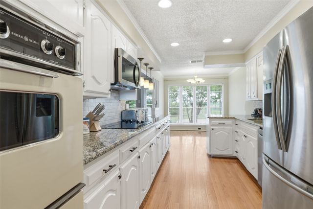 309 Willow Ridge Road, Fort Worth, TX 76103