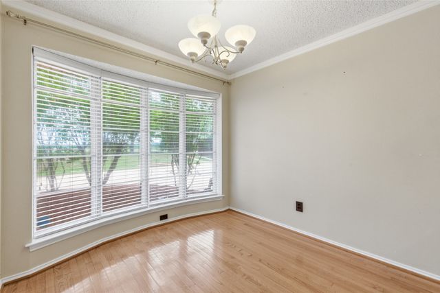 309 Willow Ridge Road, Fort Worth, TX 76103