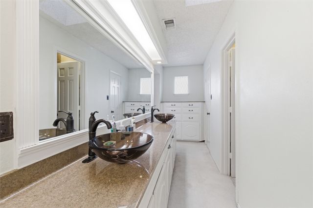 309 Willow Ridge Road, Fort Worth, TX 76103