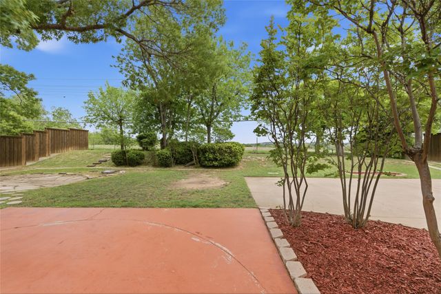 309 Willow Ridge Road, Fort Worth, TX 76103