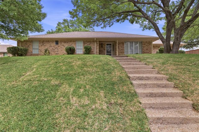 309 Willow Ridge Road, Fort Worth, TX 76103