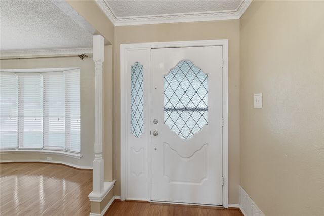 309 Willow Ridge Road, Fort Worth, TX 76103