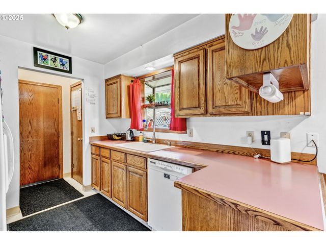 919 Ne 152ND Ave, Portland, OR 97230