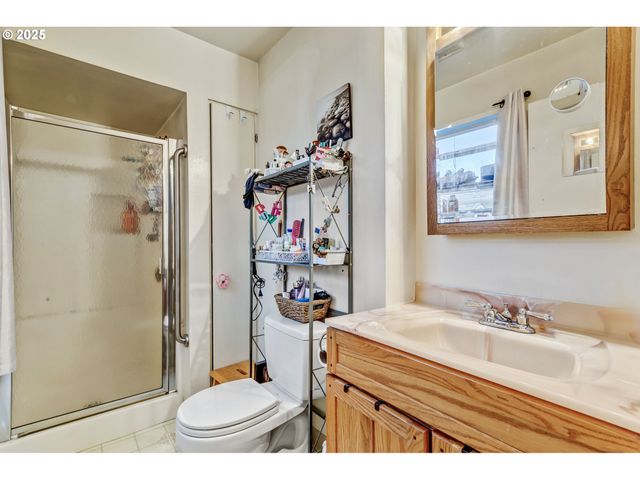 919 Ne 152ND Ave, Portland, OR 97230