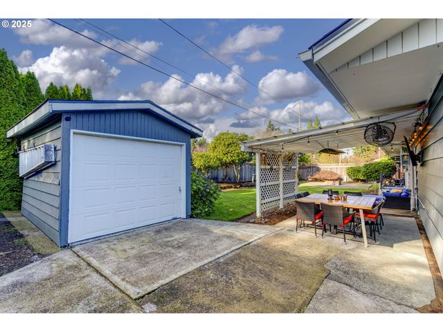 919 Ne 152ND Ave, Portland, OR 97230