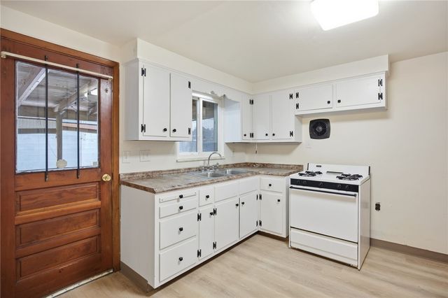 513 Garden Ct, N Braddock, PA 15104