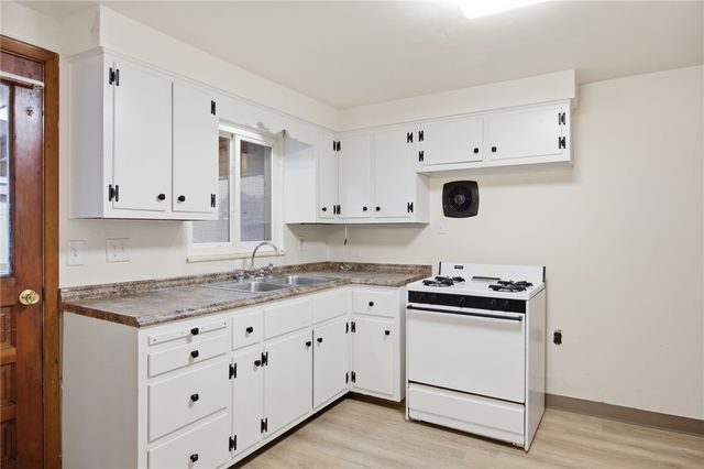 513 Garden Ct, N Braddock, PA 15104