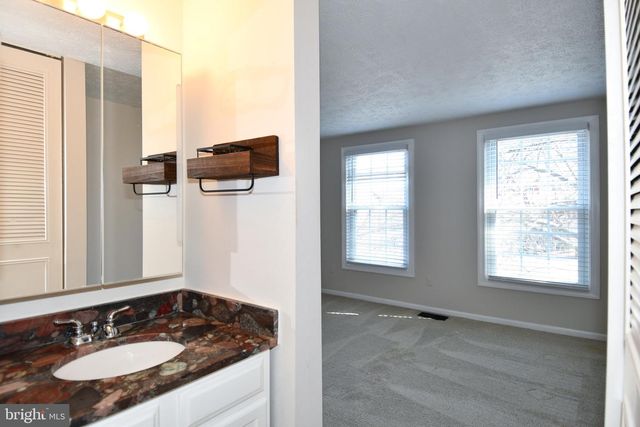 1648 FIELDTHORN DR, Reston, VA 20194