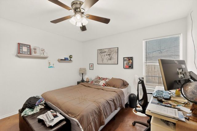 921 Cody Court, River Oaks, TX 76114