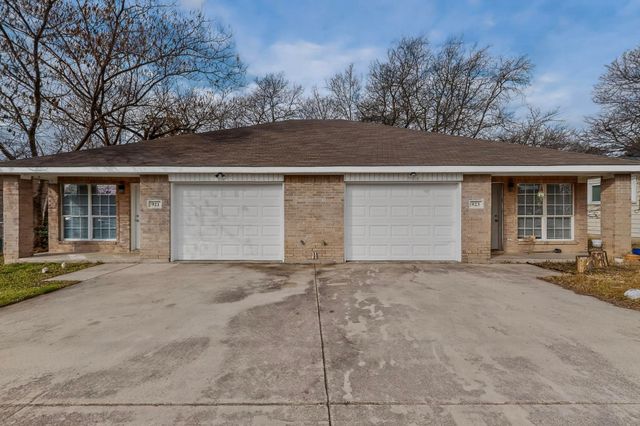 921 Cody Court, River Oaks, TX 76114