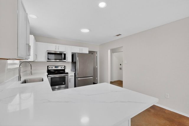 921 Cody Court, River Oaks, TX 76114