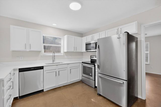 921 Cody Court, River Oaks, TX 76114