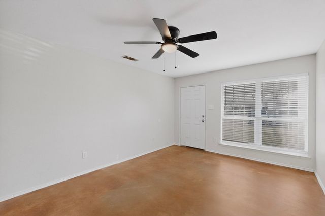 921 Cody Court, River Oaks, TX 76114