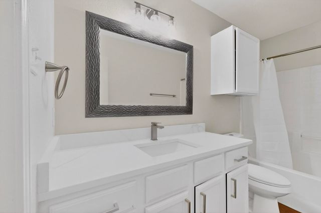 921 Cody Court, River Oaks, TX 76114