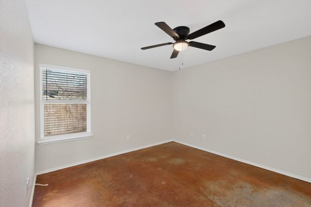 921 Cody Court, River Oaks, TX 76114