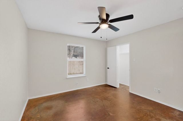 921 Cody Court, River Oaks, TX 76114