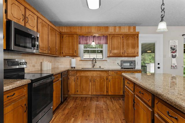 3813 E Hwy 43, Henderson, TX 75652