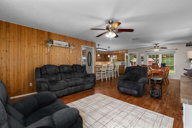 3813 E Hwy 43, Henderson, TX 75652