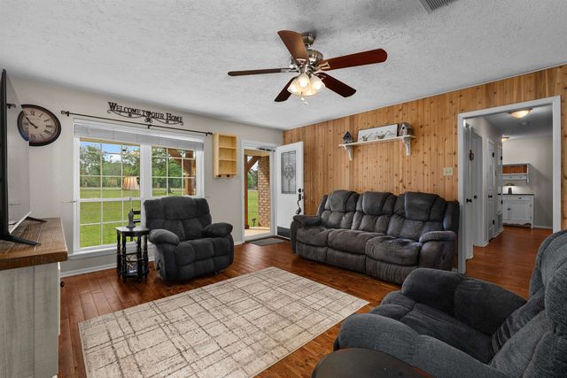 3813 E Hwy 43, Henderson, TX 75652