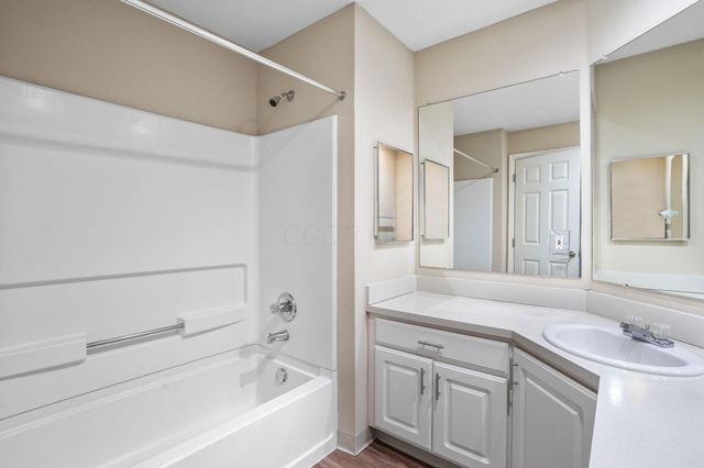 5027 Stratford Pine Lane, Dublin, OH 43016