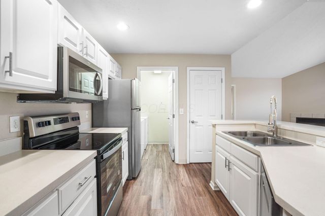 5027 Stratford Pine Lane, Dublin, OH 43016