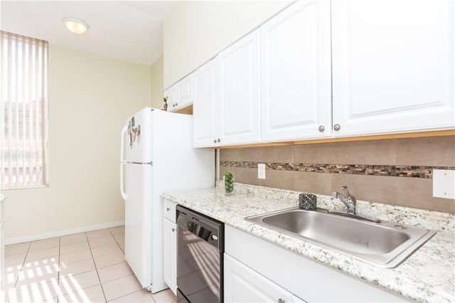 326 Harrison Street 302a, Hollywood, FL 33019