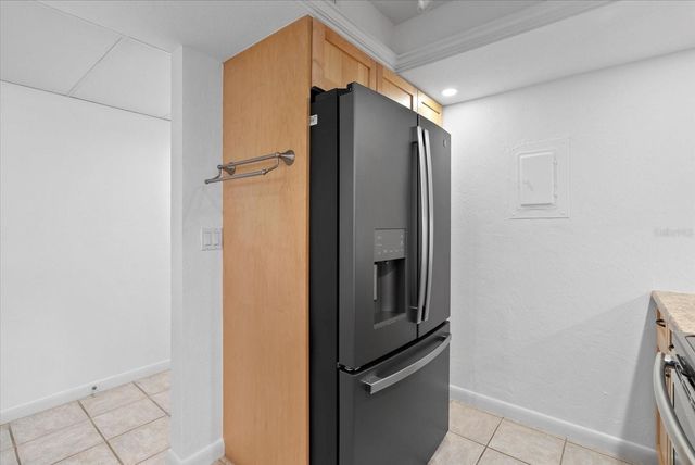 627 ALHAMBRA ROAD 801, Venice, FL 34285