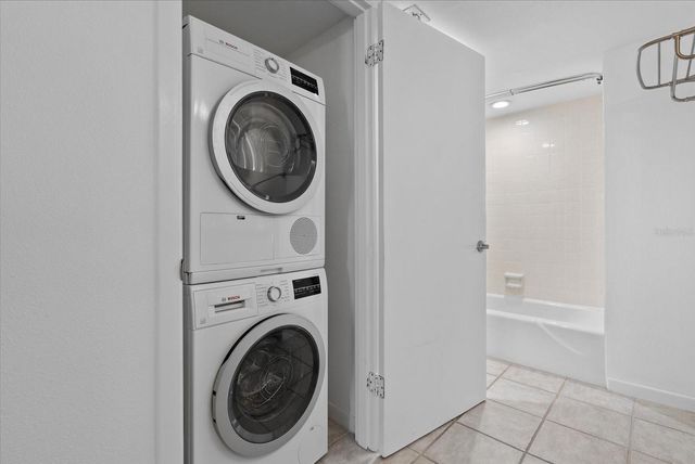 627 ALHAMBRA ROAD 801, Venice, FL 34285