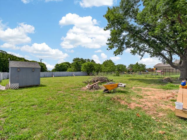 225 Cobb Avenue, Van Alstyne, TX 75495