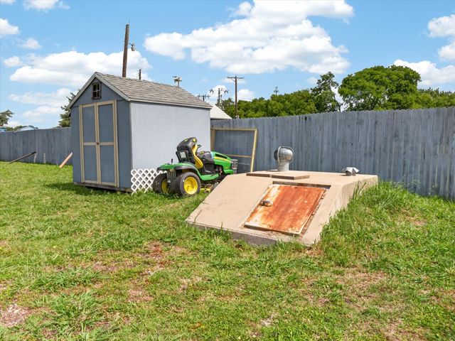 225 Cobb Avenue, Van Alstyne, TX 75495