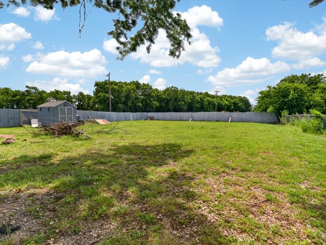 225 Cobb Avenue, Van Alstyne, TX 75495
