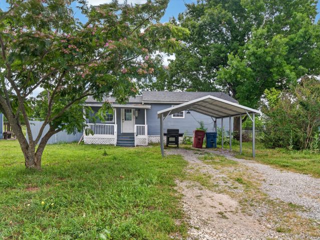 225 Cobb Avenue, Van Alstyne, TX 75495