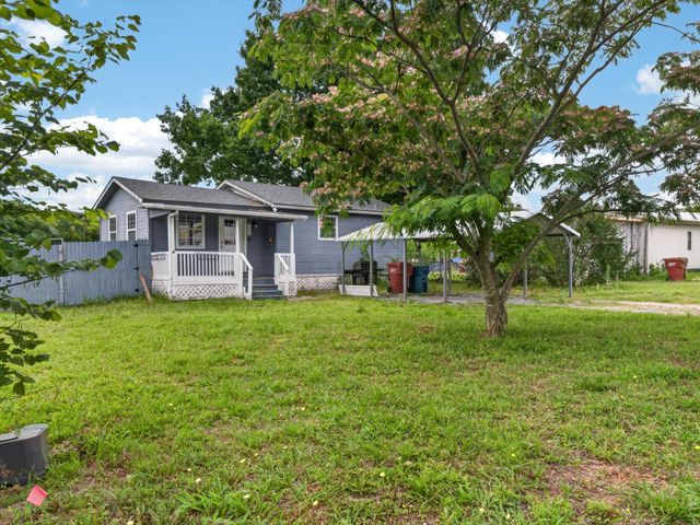 225 Cobb Avenue, Van Alstyne, TX 75495