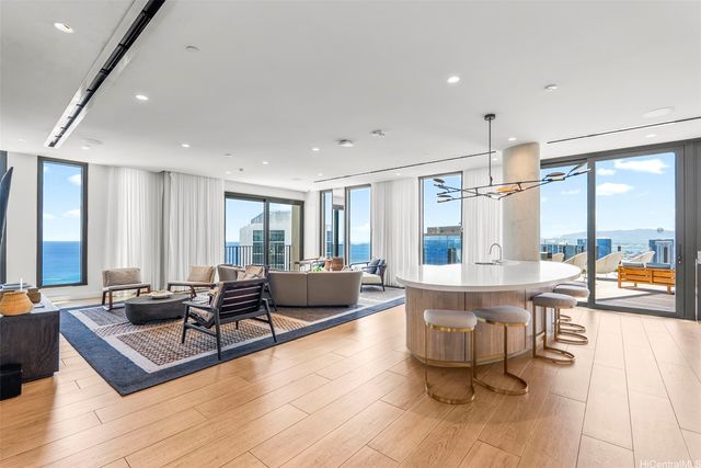 987 Queen Street 3102, Honolulu, HI 96814