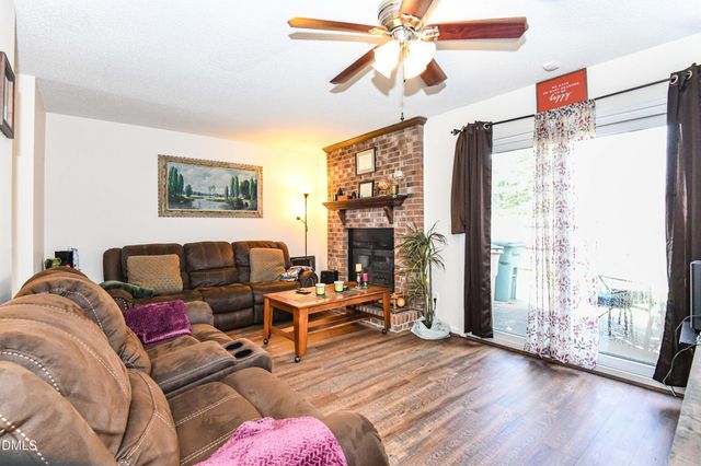 915 Shelby Drive E, Greensboro, NC 27409