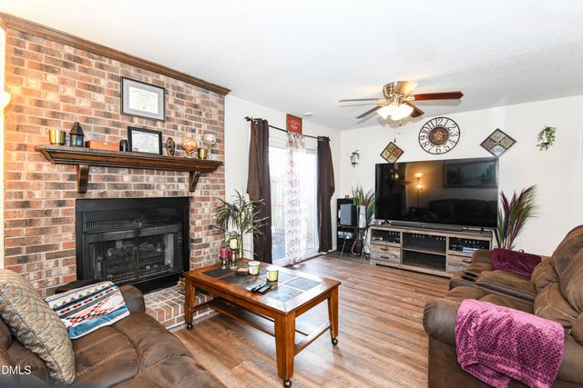 915 Shelby Drive E, Greensboro, NC 27409