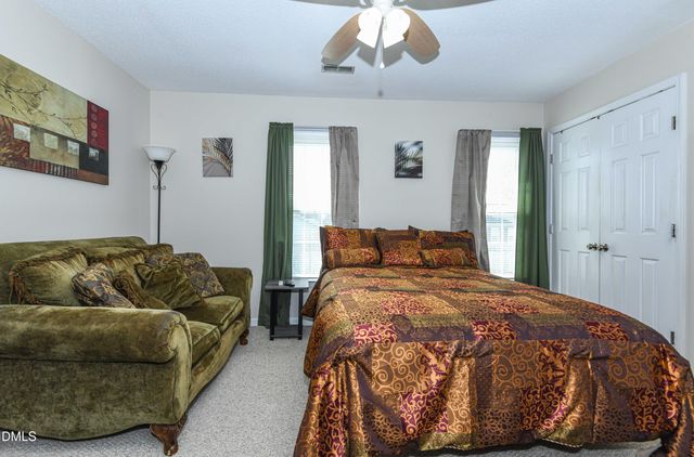 915 Shelby Drive E, Greensboro, NC 27409