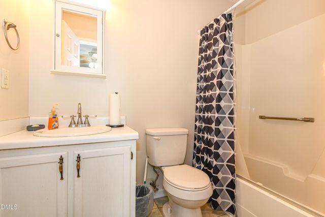 915 Shelby Drive E, Greensboro, NC 27409