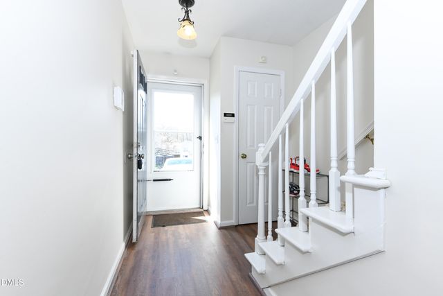 915 Shelby Drive E, Greensboro, NC 27409