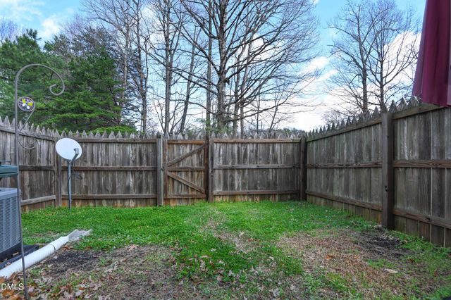 915 Shelby Drive E, Greensboro, NC 27409