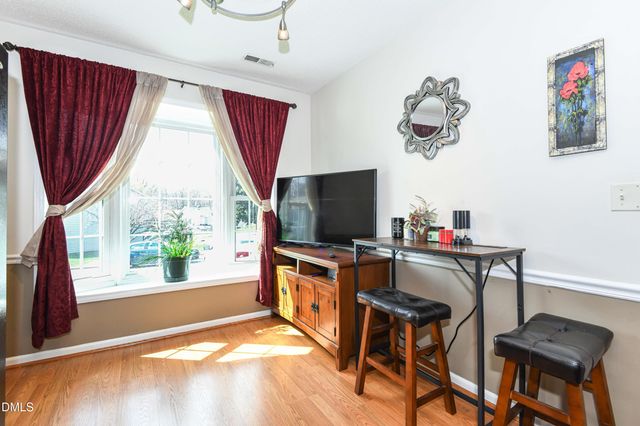 915 Shelby Drive E, Greensboro, NC 27409