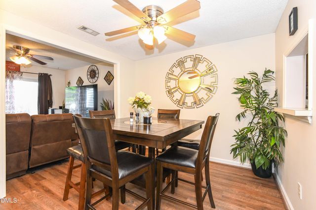 915 Shelby Drive E, Greensboro, NC 27409