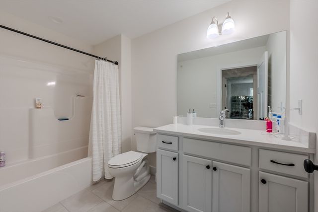 112 Genest St 12, Dracut, MA 01826