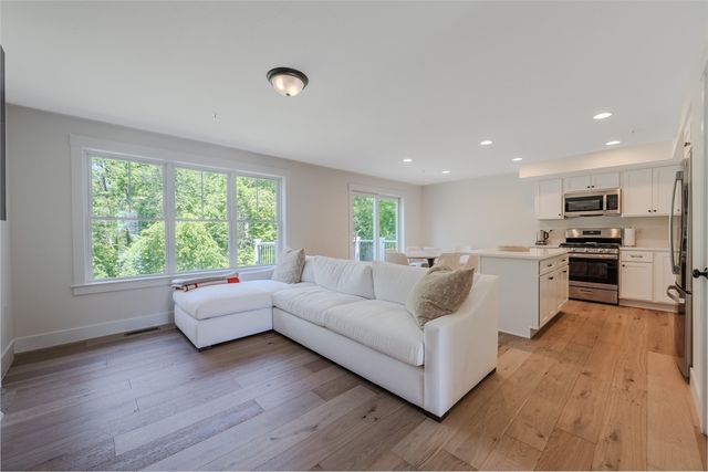 112 Genest St 12, Dracut, MA 01826